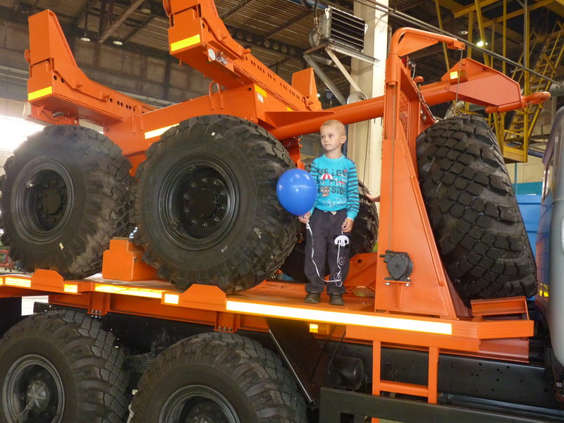 Трубоплетевоз на базе Урал и прицеп-роспуск Трубоплетевоз на базе Урал и прицеп-роспуск